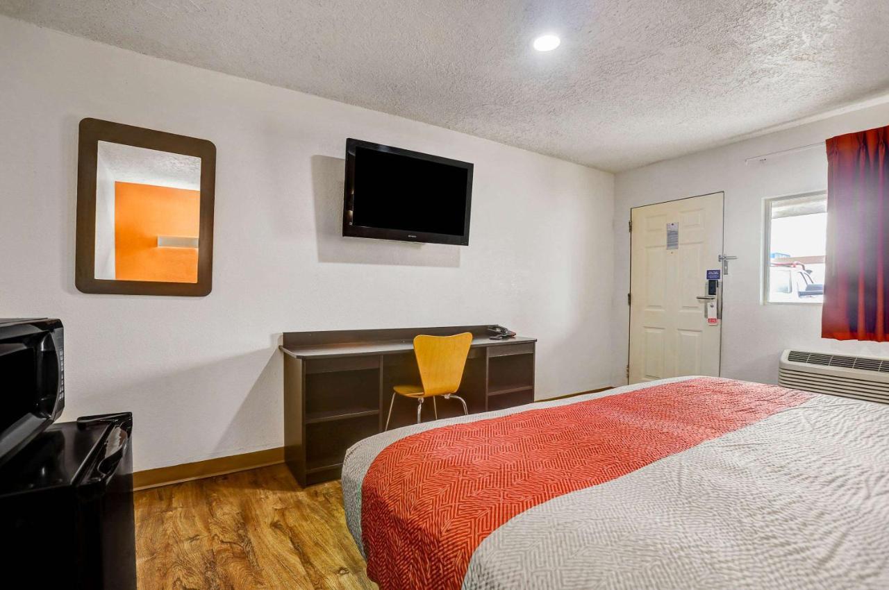 6-clovis, Nm Hotel 2*